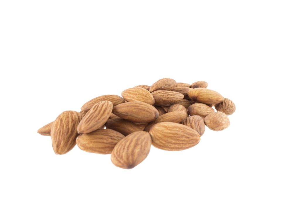 Shelled almond kernels