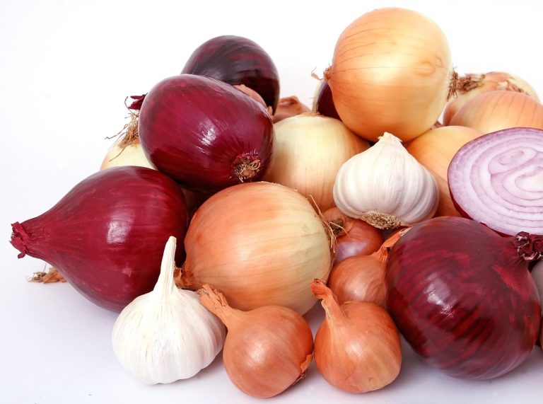 Red and yellow onions